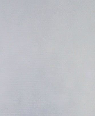 I fangenskab oplever mange fugleholdere, at voksne Meyers Papegøjer (Poicephalus meyeri) har en naturlig skyhed, som de aldrig lægger fra sig. Det kan bl.a. give sig udslag i, at hvis man står for tæt på fuglenes voliere, så begynder fuglene ”uden mål eller med” vedblivende at flakse rundt i volieren. Denne adfærd stopper først, når man trækker sig væk fra volieren. Selv ikke rolig adfærd fra fugleholderens side og tildeling af godbidder, som f.eks. friske kirsebær, over en længere periode, kan ændre på dette faktum